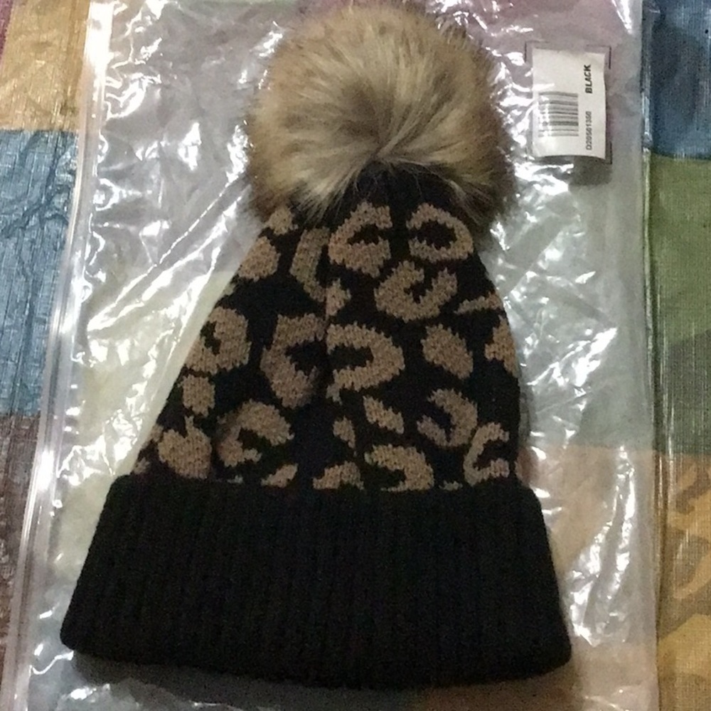 Women’s Leopard Pom Pom Beanie